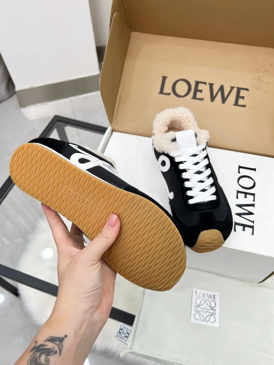 👟👟Ex-factory price 500👟👟 Male +10 2025 autumn and winter Maoli new style, the same style as Wang Yibo! Loewe Ballet Runner 2.0 sports shoes for couples, moral training shoes, new color matching retro series running shoes, standard size: women's size 35-40, men's size 39-45, button ➕20